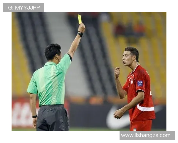 足球球星脱球服庆祝被黄牌警告 引发赛场争议与热议